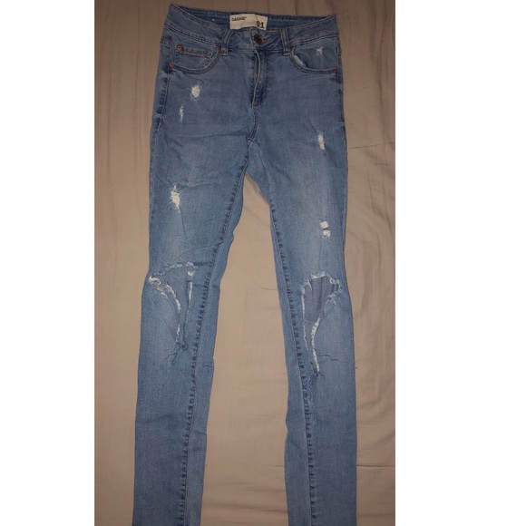 medium wash ripped skinny jeans